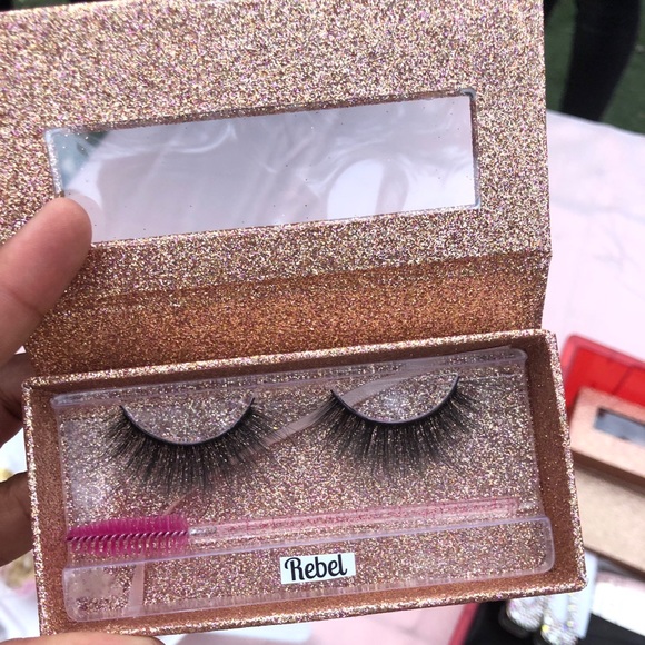 Lashes - Picture 8 of 8